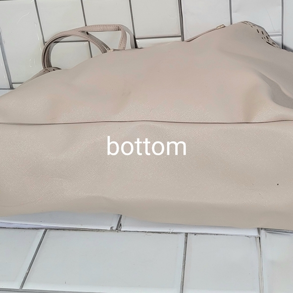 MACY’S  Beige Faux Leather Textured Tote Medium Size Scallop Trim Detail - Picture 4 of 7